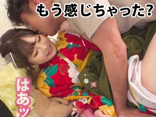 【素人】晴れ着姿の女子大生♡テントの中でチンポをフェラして騎乗位で無毛のアソコを高速ピストンされると…