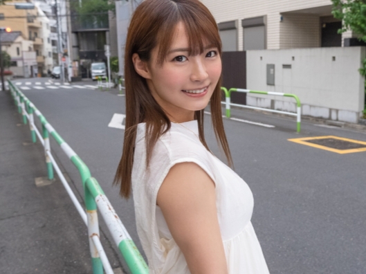 【制服美少女の淫らな腰使い】 キュートな彼女がバックで乱れまくり！ 締まり抜群の美尻を突き出し、快感に溺れる♡