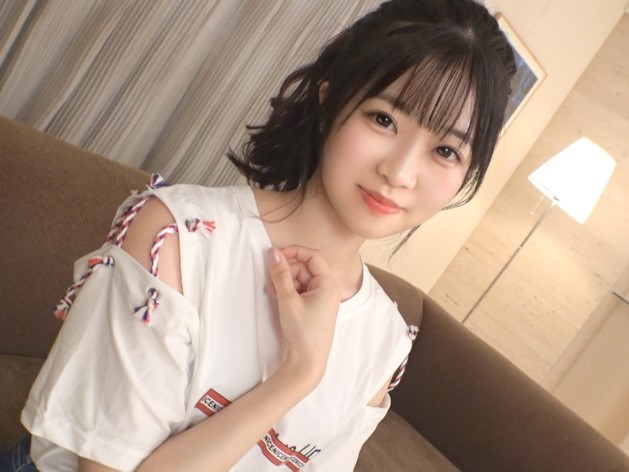 【ジムで出会った小柄なインストラクター】 鍛えられたスレンダーボディをハメ撮り！ 激ピストンで可愛い声が漏れちゃう♡