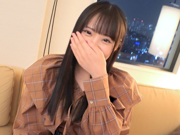 【エロカワ♡18歳】 制服美少女が初めてのセックスで感じまくり！ 制服から下着姿にされ、敏感ボディを責められまくりの初体験！