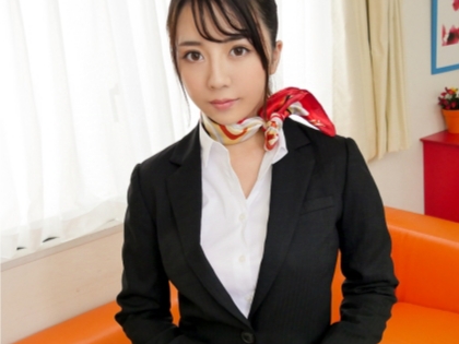 【美脚CAの淫らなフライト】 制服姿で顔面騎乗位! 敏感なアソコをクンニされて、激しいピストンでイキまくり! 快感の渦に巻き込まれる空の女神!