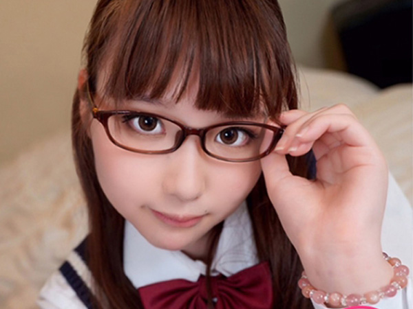 【オタク女子のP活】 イラマで感じるメガネっ娘！ 大人チンポで泣きながらイキまくる♡ 激エロな喘ぎ声に夢中！