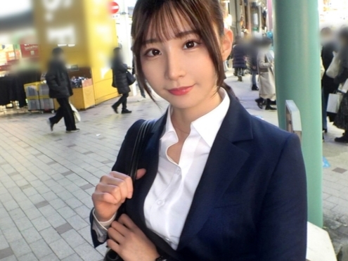 【パンストOLの恥辱ナンパ】『ダメ、ここじゃ…』スーツ姿の美脚OLをゲット！黒パンストを破いて美尻を露出、バックから激ピストンで喘ぎ声が漏れる！！