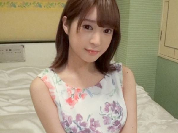 【ガーリーお姉さんのベロチュー誘惑】可愛い服装のお姉さんを濃厚キスでその気に！ノリノリでチンポを受け入れ、生挿入で感じまくり！最後は顔面にザーメンぶっかけ、エロ可愛いお姉さんが乱れる瞬間を激撮！