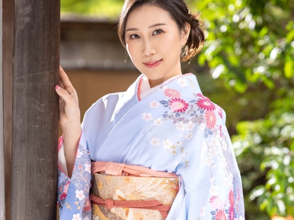 【着物美熟女】色気ムンムンの和装美魔女が濃厚ベロチュー＆極上フェラでチンポをトロットロに♡舌使いがヤバすぎるご奉仕セックス！