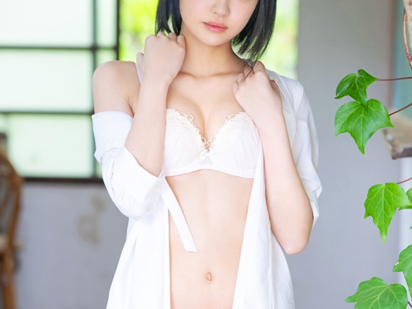 【色白スレンダー美少女のご奉仕タイム】『気持ちよくしてあげる♥』美肌のAV女優が濃厚フェラでチンポをトロットロに！騎乗位で腰を振りまくり、チンポを扱きヌクご奉仕セックスに悶絶必至！！