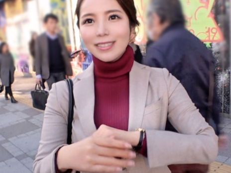 【美脚巨乳お姉さんをゲット！】ナンパした色気たっぷりのお姉さん、パンスト破いて美脚を露わに！巨乳揺らして感じまくるエチエチセックスで、おマンコを激突きしまくり！