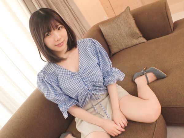 【18歳Gカップ美少女】『初めてで…ドキドキ…』初々しい女学生が隠れ巨乳を激しく揺らす！高速ピストンでたわわな美乳が暴れまくる！♡