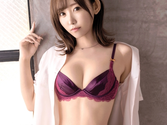 【美尻美女の公衆トイレ乱交】プリケツ美女が公衆トイレで大胆セックス!狭い空間で密着&濃厚なエッチに没頭しちゃう♡ 激しく突かれて狂ったように感じまくる!