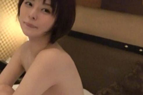 【微乳お姉さんの誘惑】『小さくても感じるの…』控えめバストが超敏感！密着エッチで感じまくるお姉さんと濃厚セックス♡
