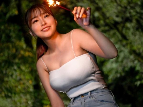 【爆乳美女の田舎物語】元風俗嬢の美巨乳お姉さん、田舎で若チ○ポとホテル直行！たまたまの出会いが中出しセックスに発展！田舎の夜を熱くする、爆乳美女の淫らな喘ぎ声♡