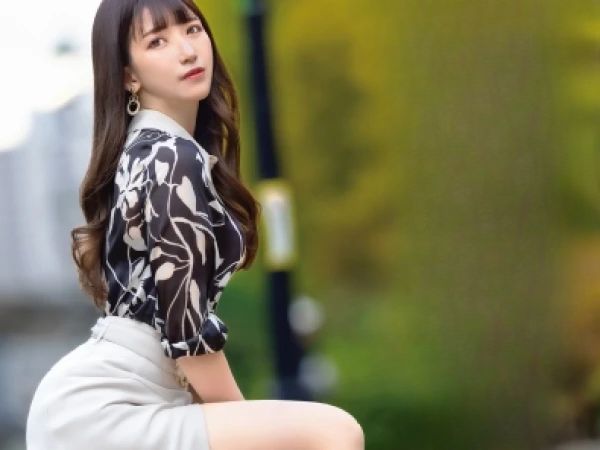 【素人】妻子持ちの年上男性と背徳の不倫関係を築いて中出し懇願する25歳の従順ペットな音楽教師！＜ハメ撮り＞